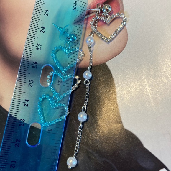 Asymmetrical Heart Rhinestones Earrings - Picture 4 of 6